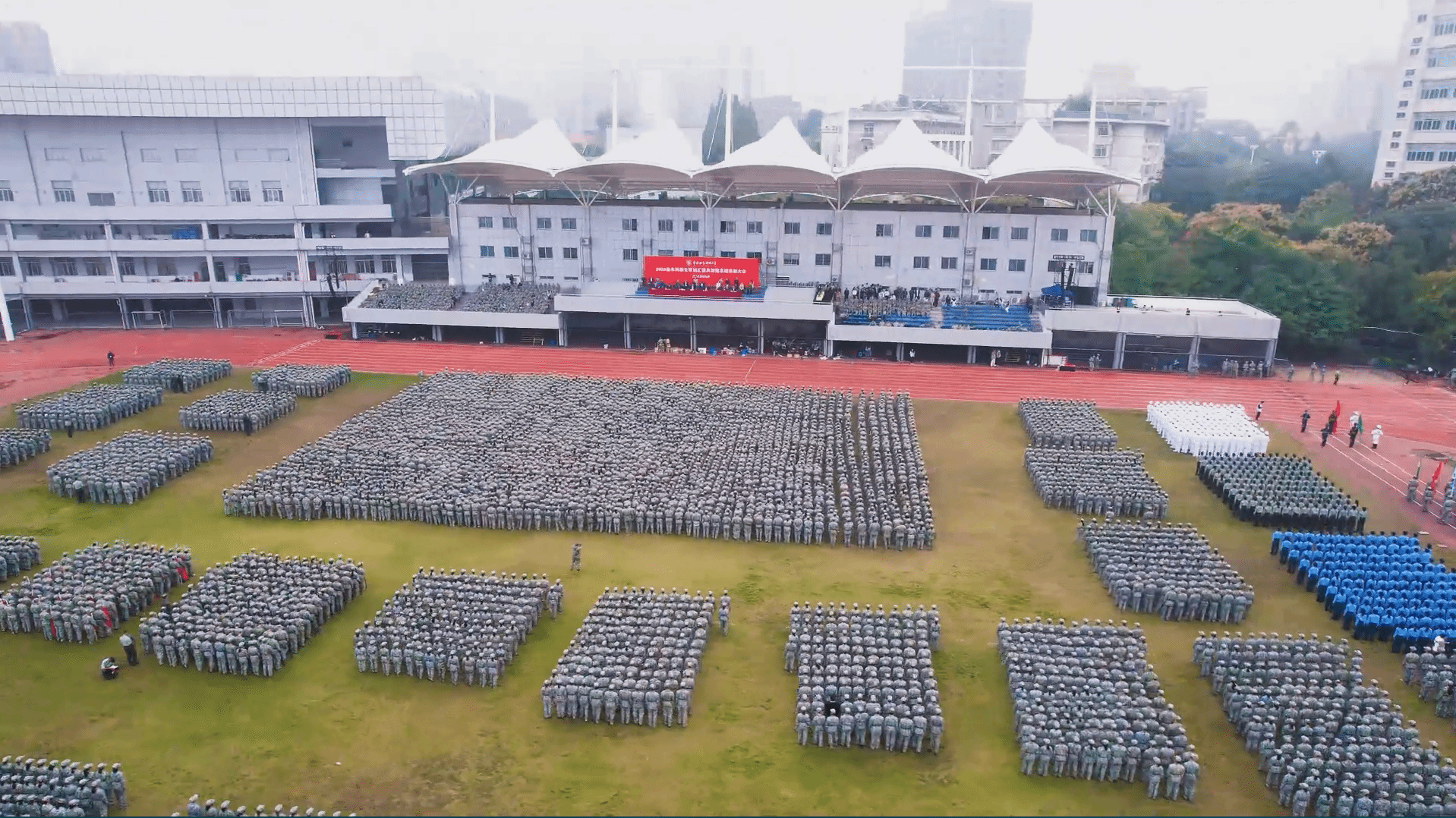 超燃！2025级新生军训结业典礼！